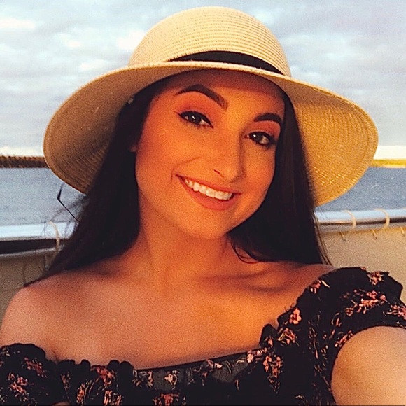 Meet your Posher, Heather - Picture 1 of 1